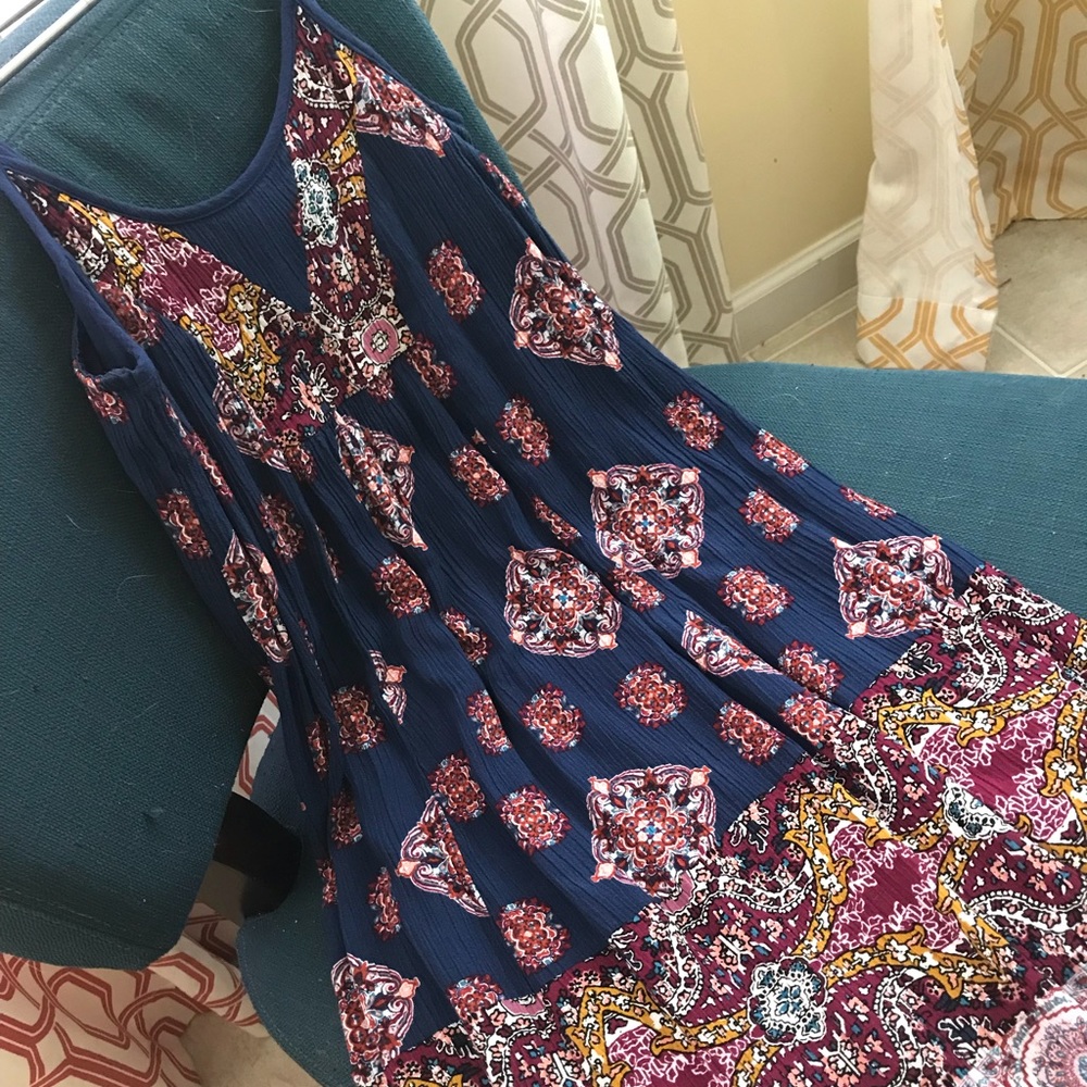Sleeveless patterned dress